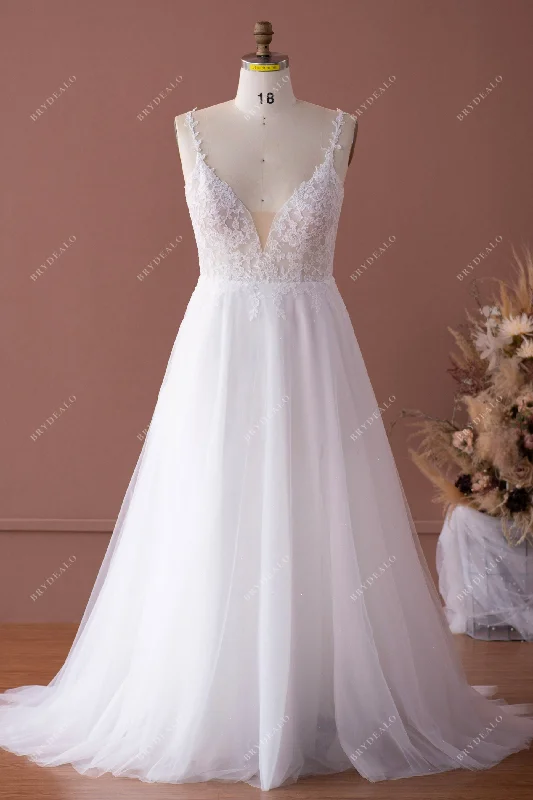 Plus Size Beach Straps V-neck Lace Wedding Dress with Pockets Lace Dress Glam